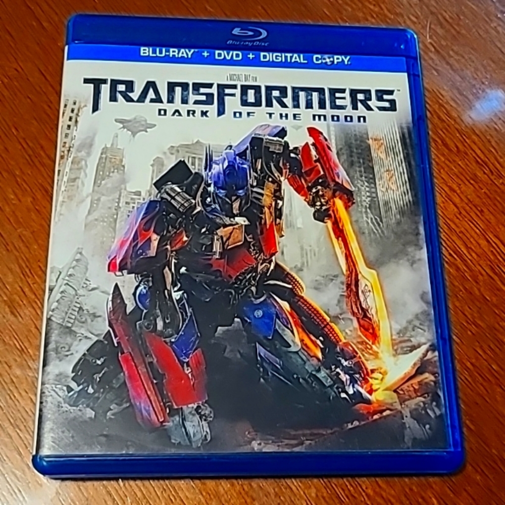 Transformers Dark of the Moon BLU-RAY/DVD combo